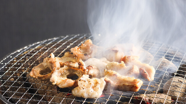 炭火焼肉 ちさね 七輪で焼くホルモン